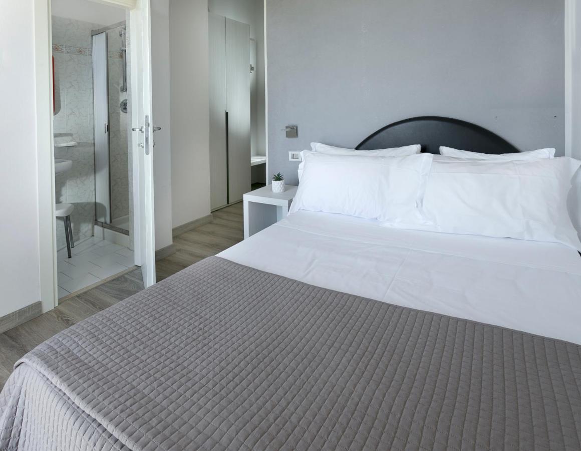 Hotel Zanarini In Centro A ריצ'יונה מראה חיצוני תמונה