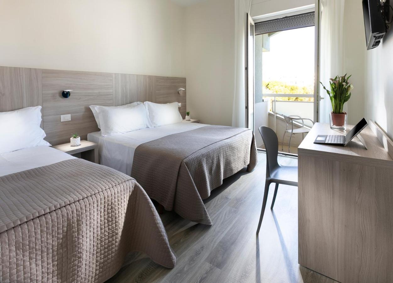 Hotel Zanarini In Centro A ריצ'יונה מראה חיצוני תמונה