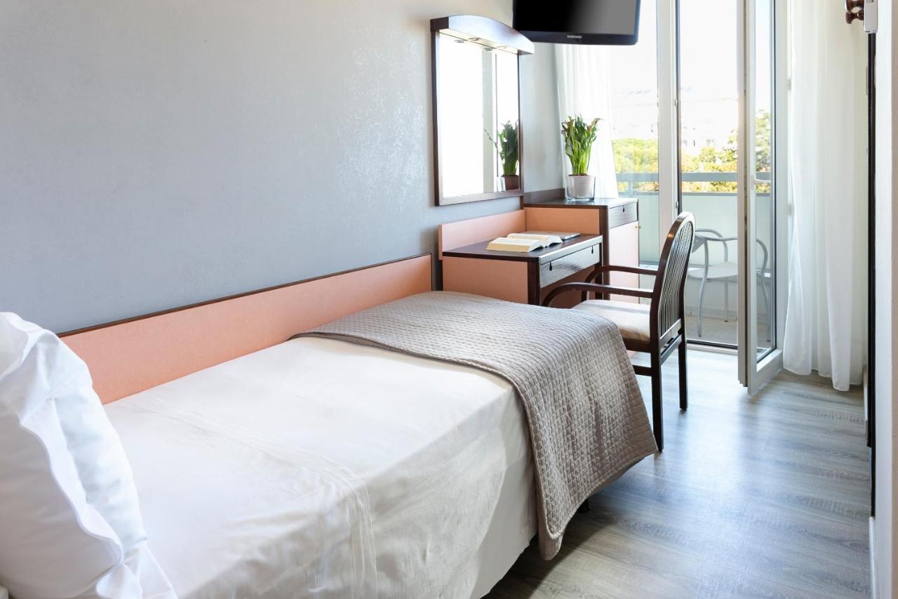 Hotel Zanarini In Centro A ריצ'יונה מראה חיצוני תמונה