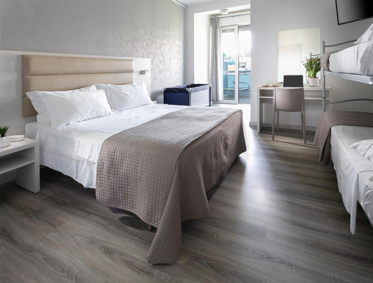 Hotel Zanarini In Centro A ריצ'יונה מראה חיצוני תמונה