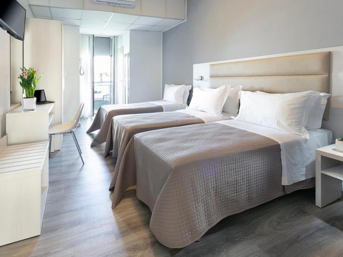 Hotel Zanarini In Centro A ריצ'יונה מראה חיצוני תמונה