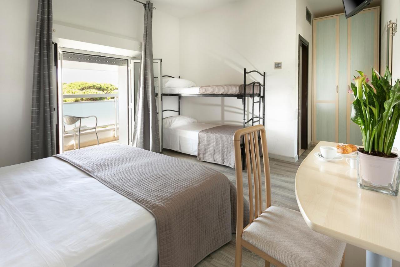 Hotel Zanarini In Centro A ריצ'יונה מראה חיצוני תמונה