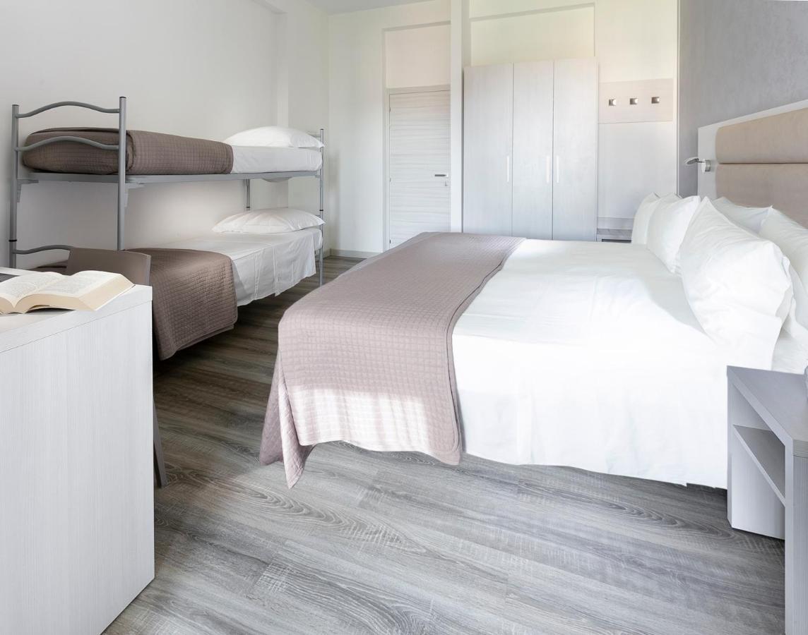 Hotel Zanarini In Centro A ריצ'יונה מראה חיצוני תמונה
