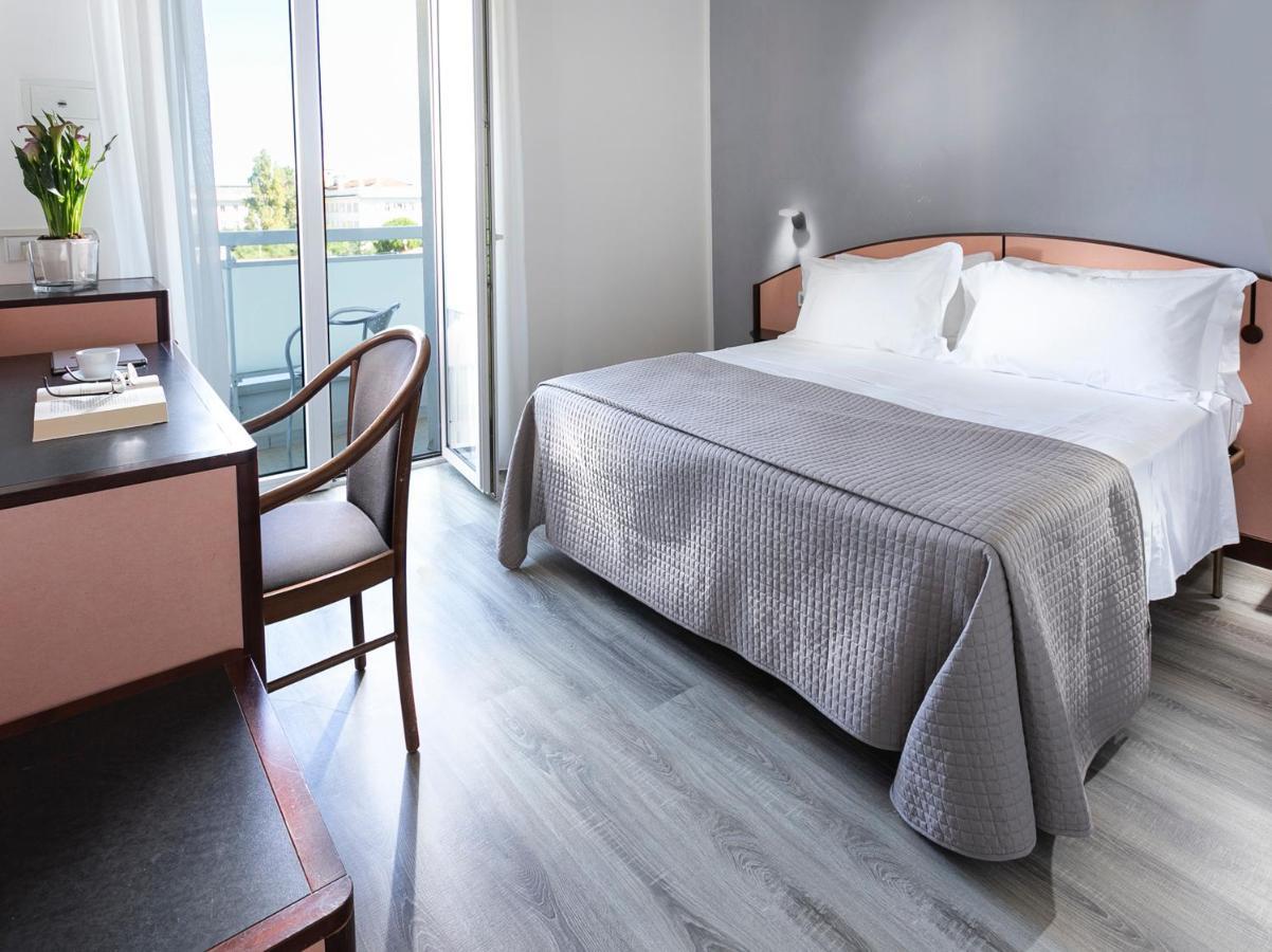 Hotel Zanarini In Centro A ריצ'יונה מראה חיצוני תמונה