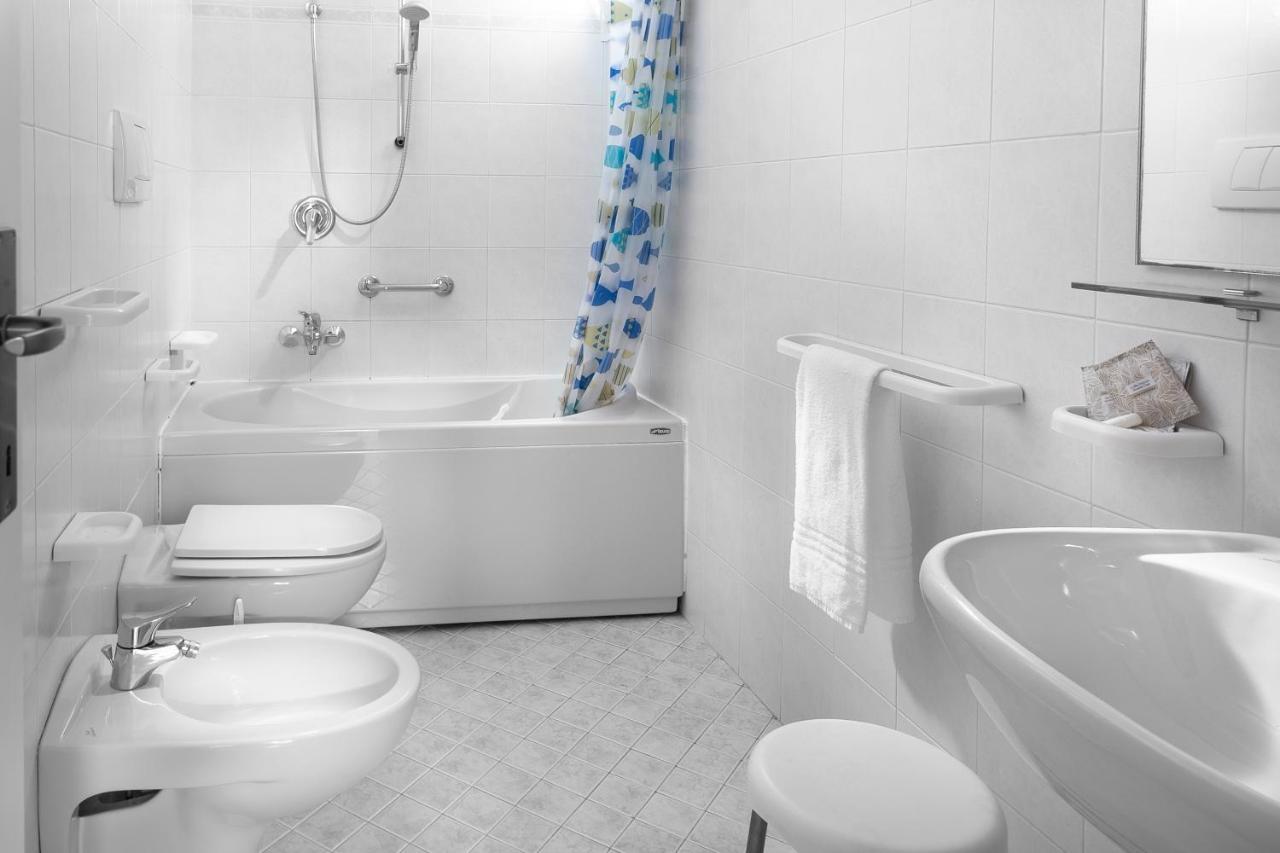 Hotel Zanarini In Centro A ריצ'יונה מראה חיצוני תמונה