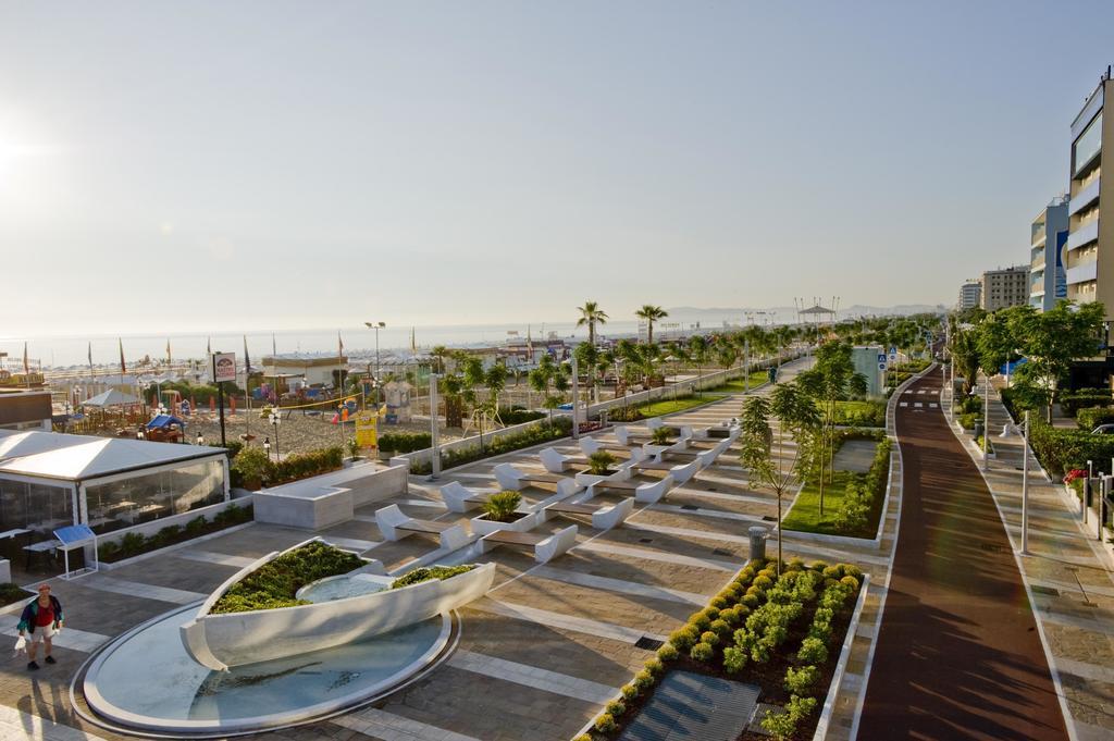 Hotel Zanarini In Centro A ריצ'יונה מראה חיצוני תמונה