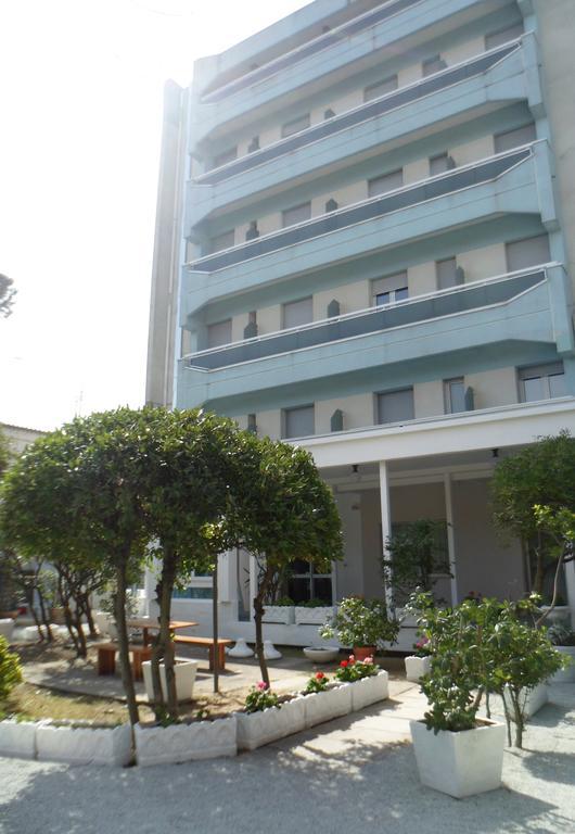 Hotel Zanarini In Centro A ריצ'יונה מראה חיצוני תמונה