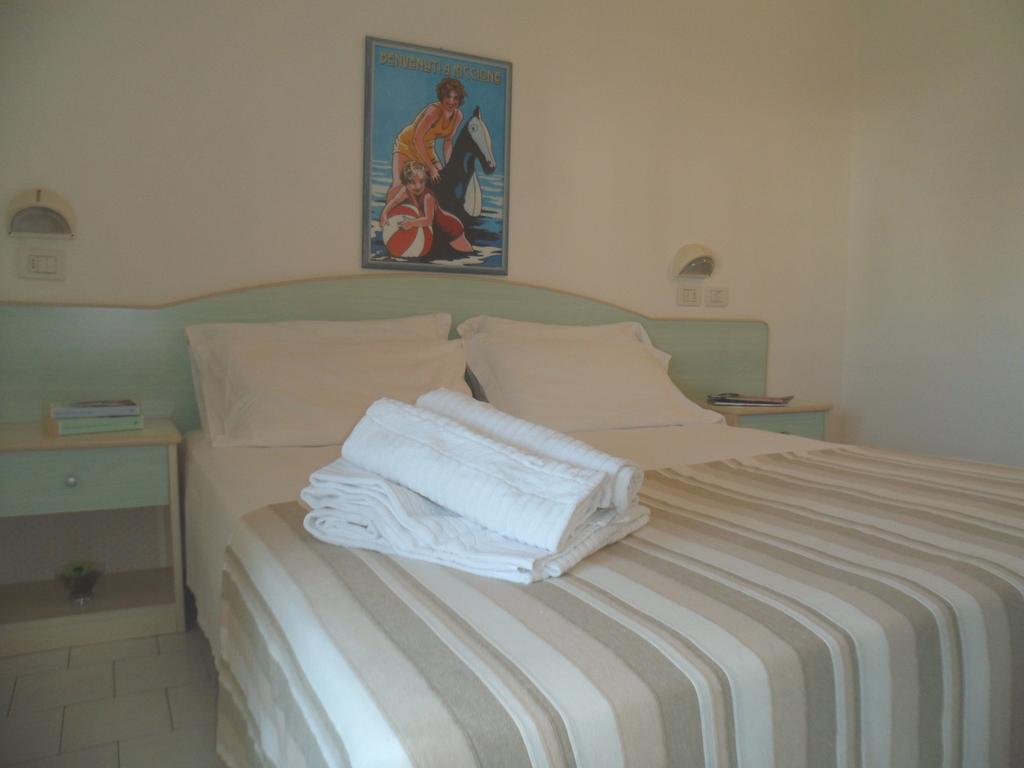Hotel Zanarini In Centro A ריצ'יונה מראה חיצוני תמונה