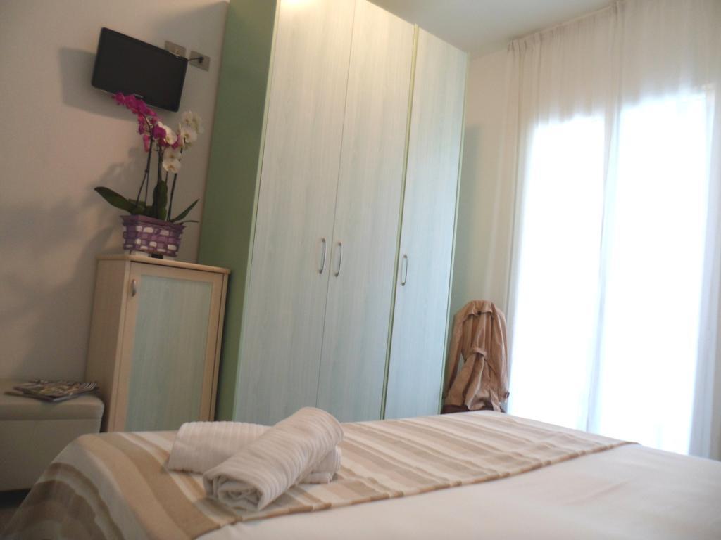 Hotel Zanarini In Centro A ריצ'יונה מראה חיצוני תמונה