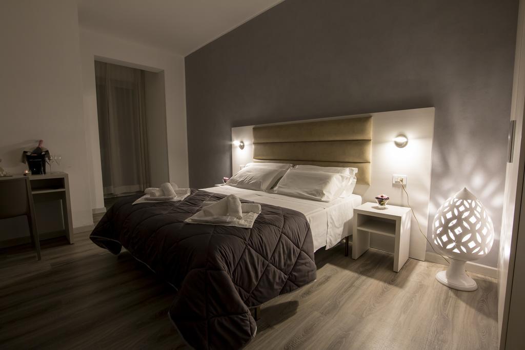 Hotel Zanarini In Centro A ריצ'יונה מראה חיצוני תמונה