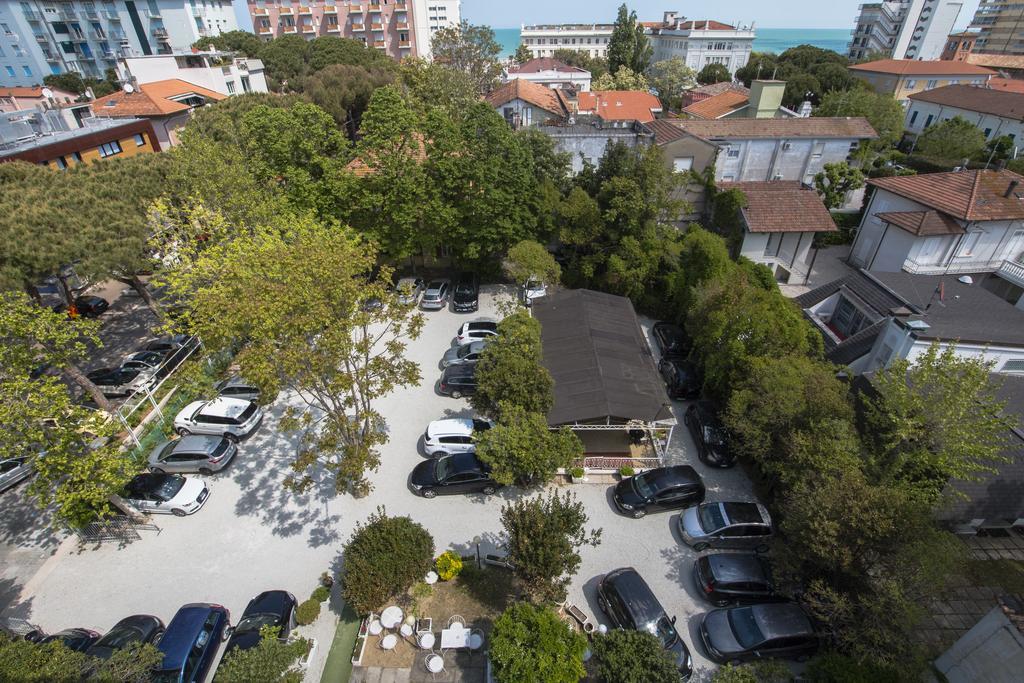 Hotel Zanarini In Centro A ריצ'יונה מראה חיצוני תמונה
