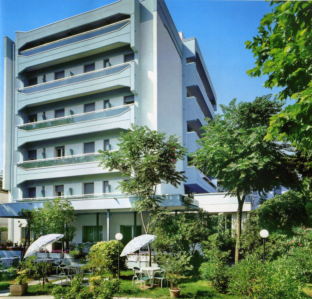 Hotel Zanarini In Centro A ריצ'יונה מראה חיצוני תמונה