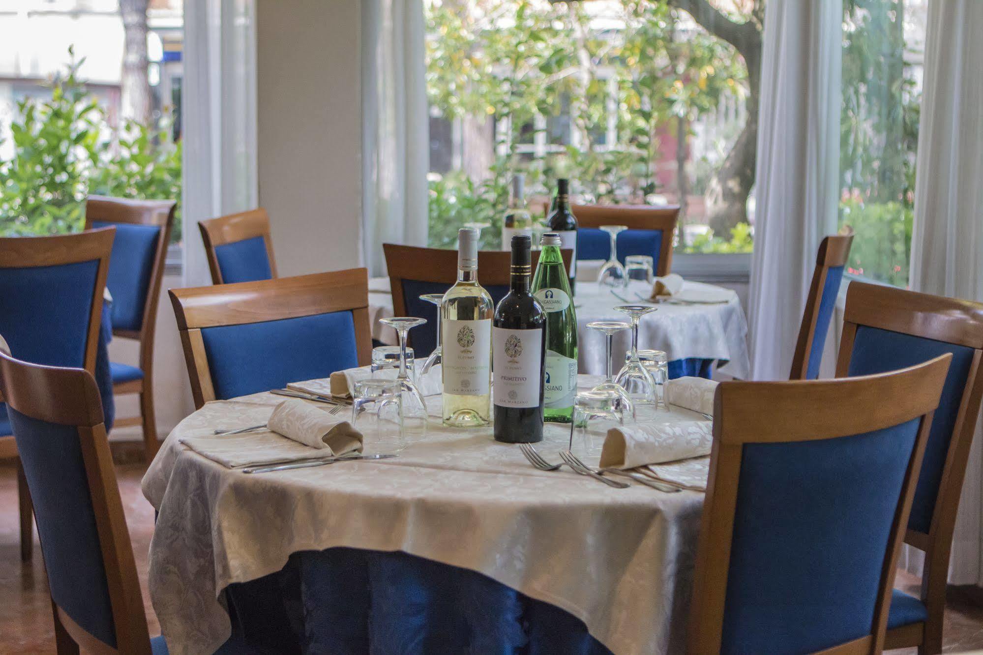Hotel Zanarini In Centro A ריצ'יונה מראה חיצוני תמונה