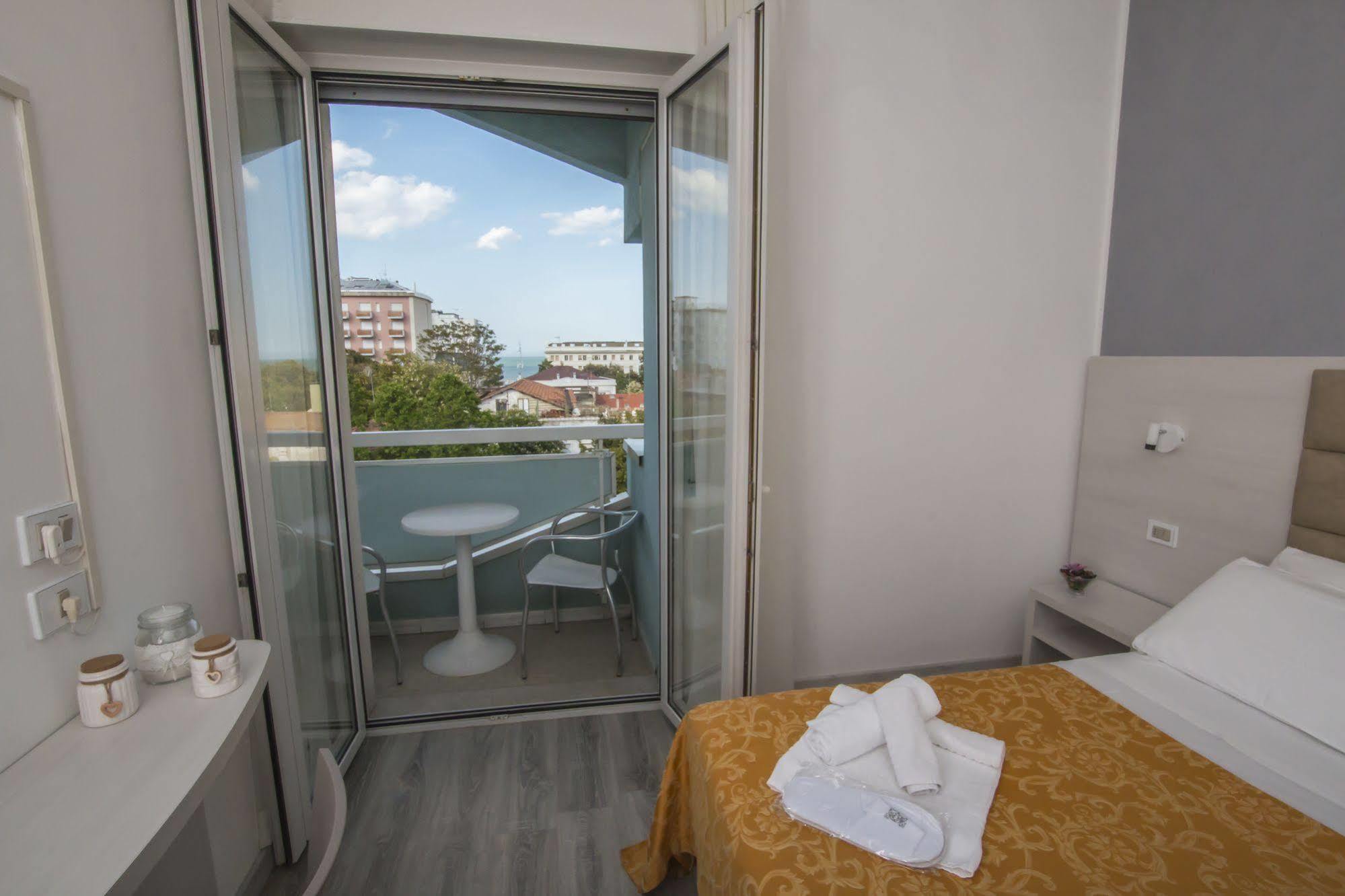 Hotel Zanarini In Centro A ריצ'יונה מראה חיצוני תמונה