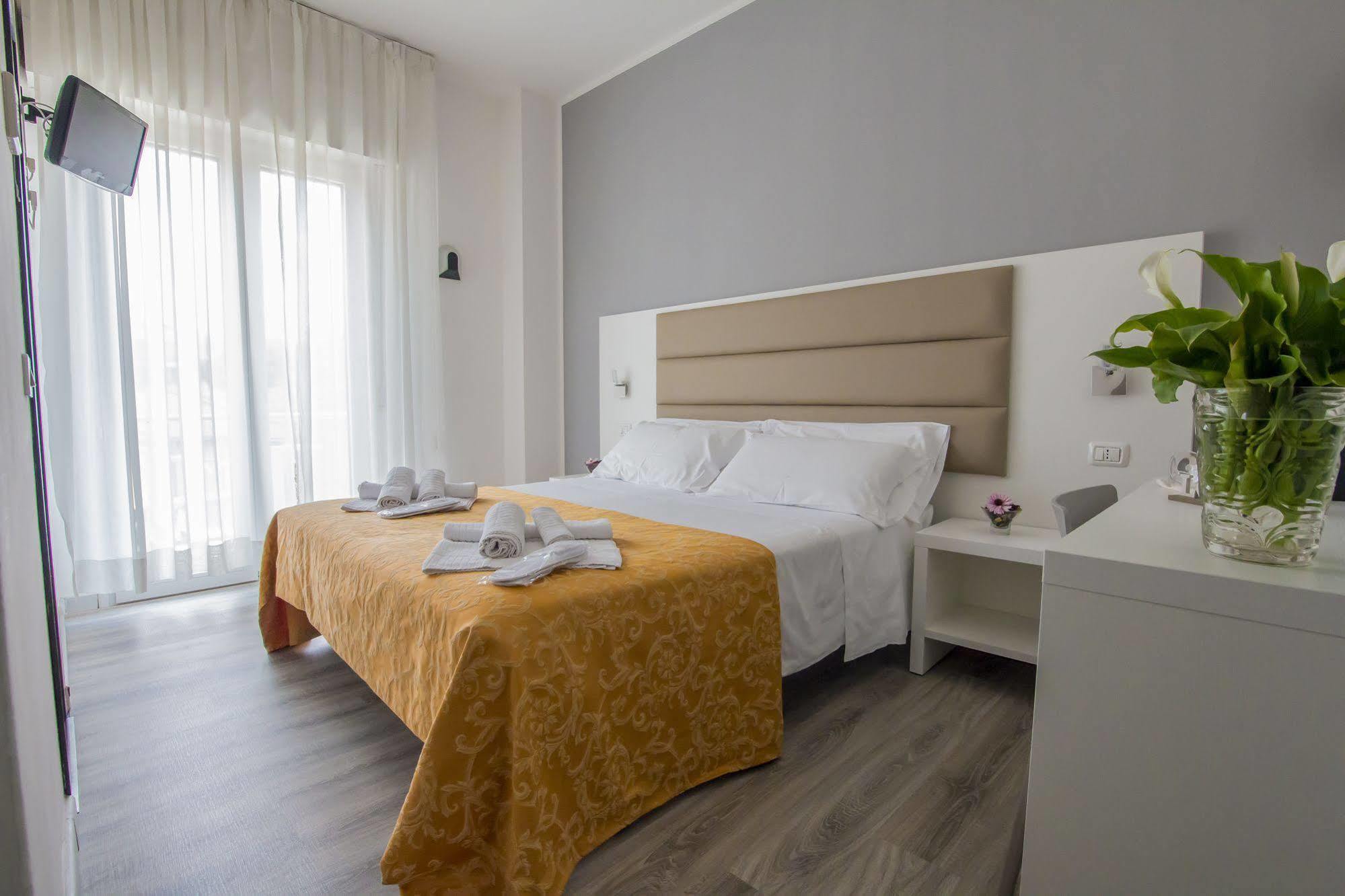 Hotel Zanarini In Centro A ריצ'יונה מראה חיצוני תמונה