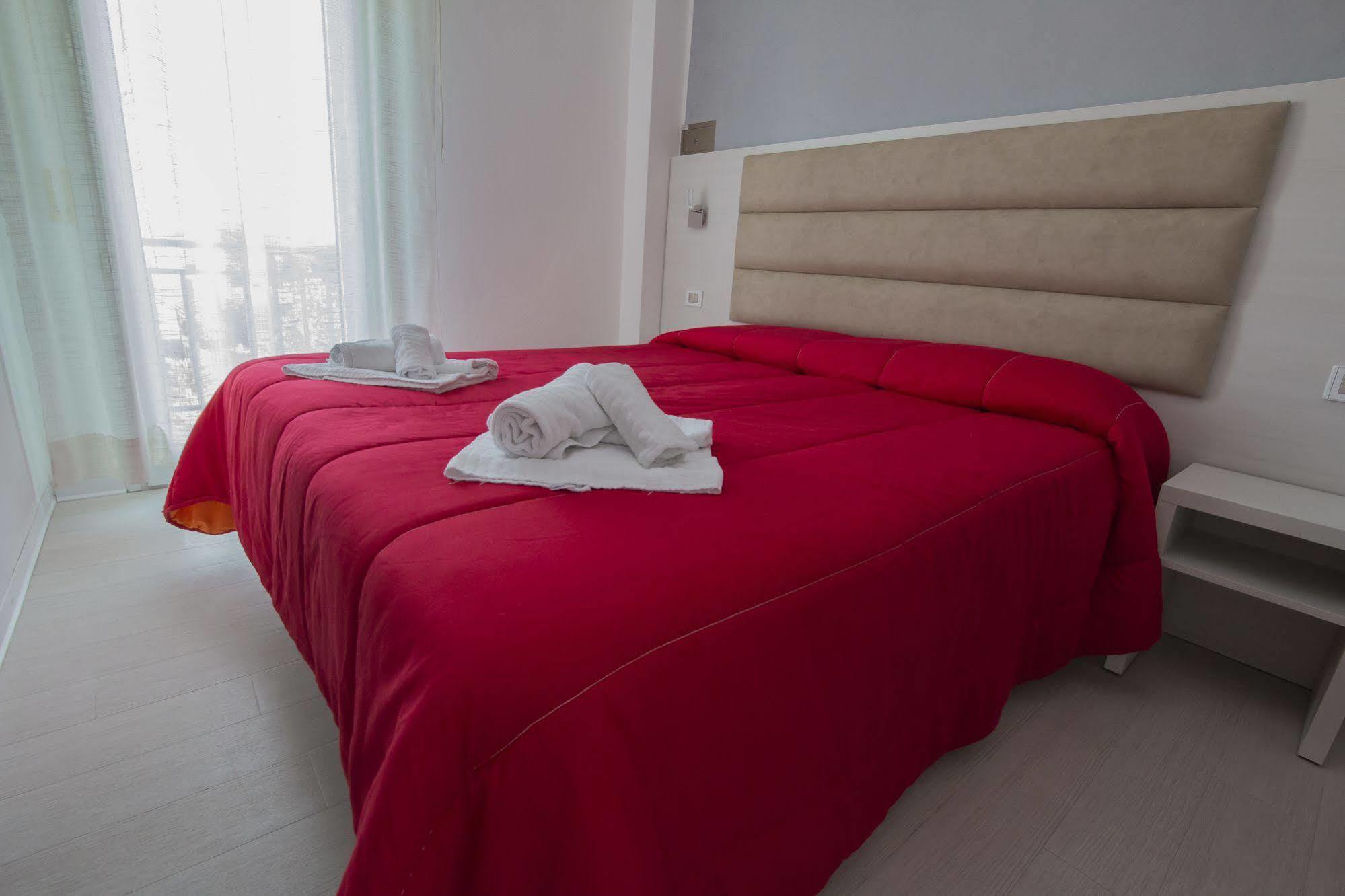 Hotel Zanarini In Centro A ריצ'יונה מראה חיצוני תמונה