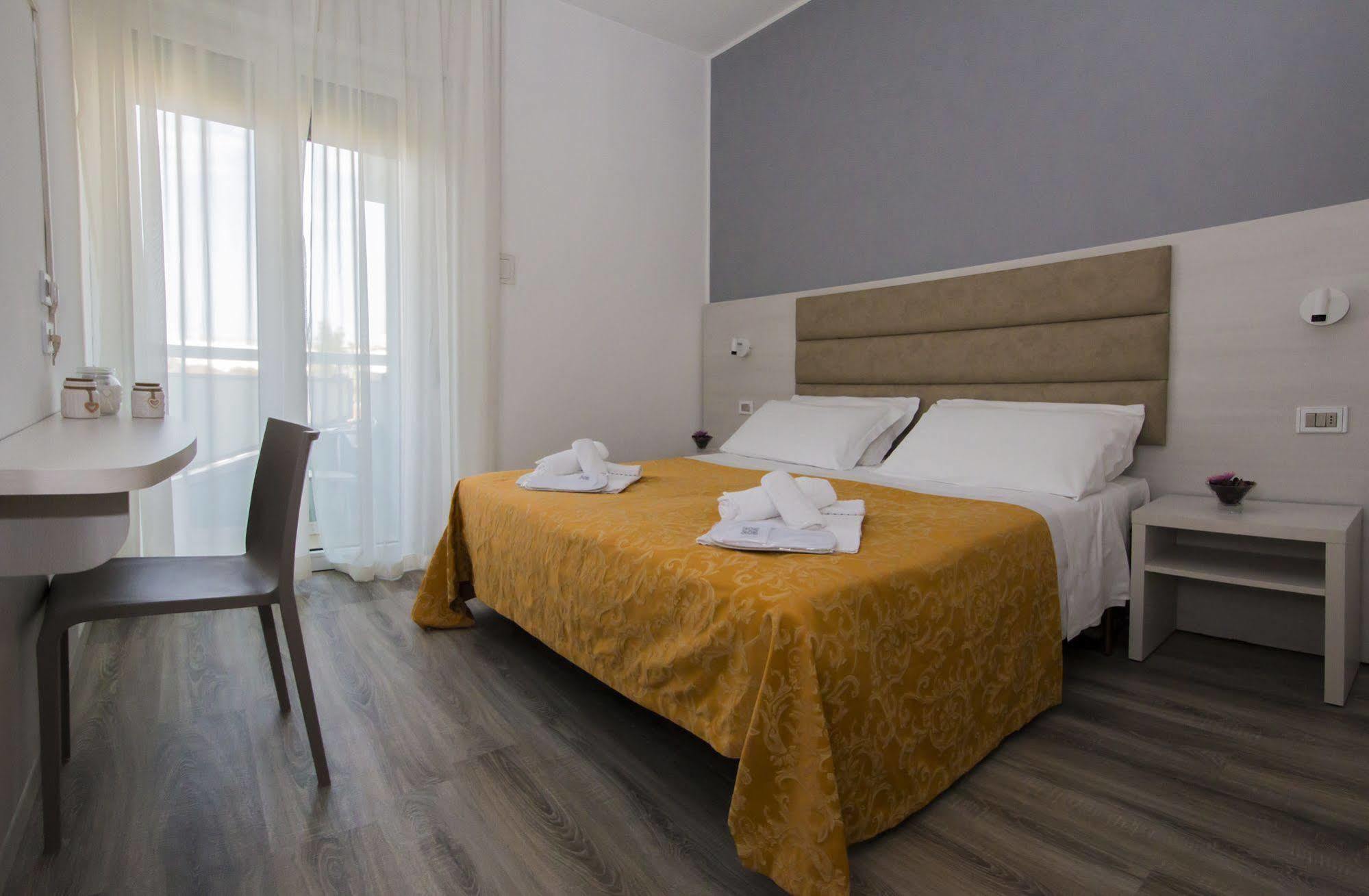 Hotel Zanarini In Centro A ריצ'יונה מראה חיצוני תמונה